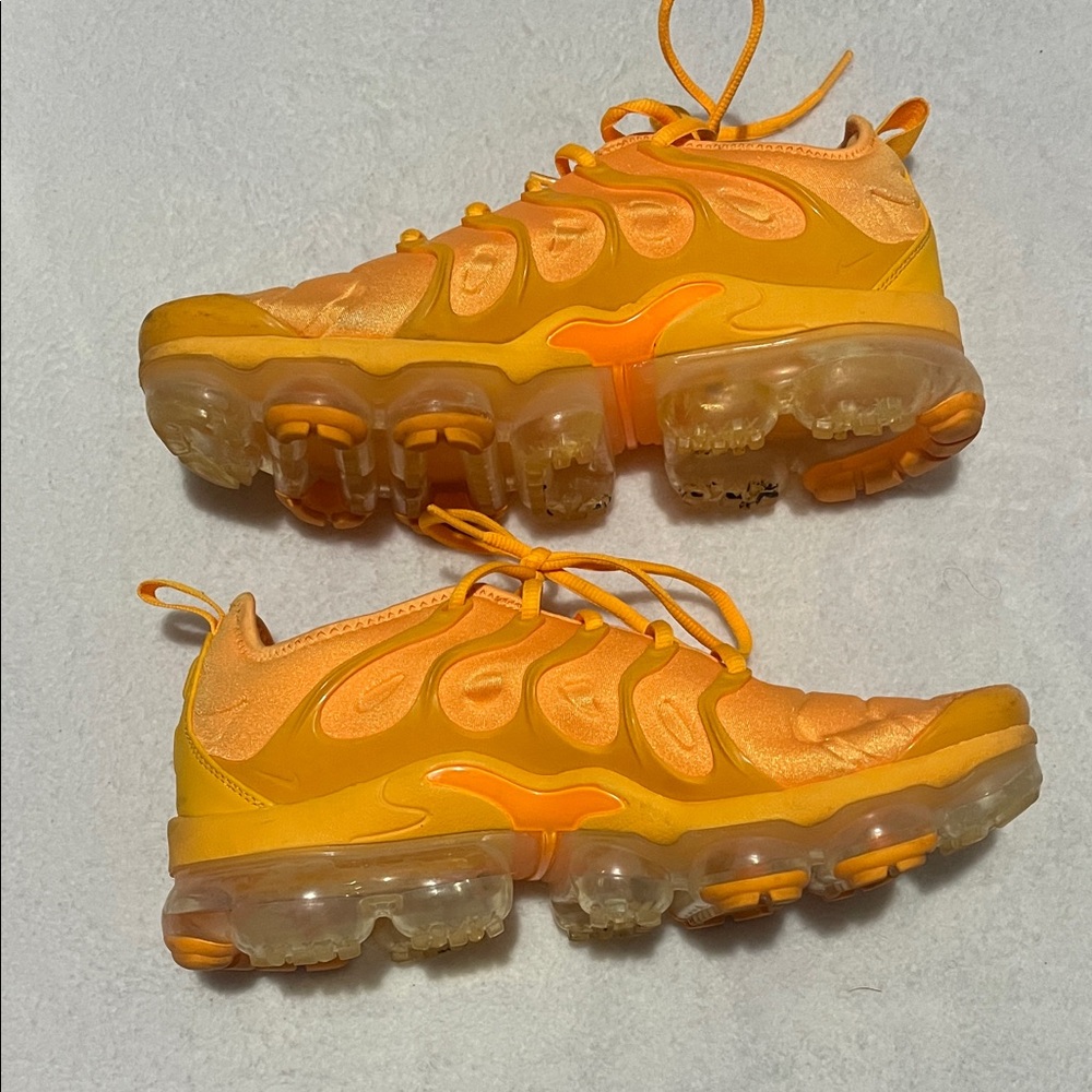 Women’s Orange Nike Air Vapormax Plus - Picture 3 of 4